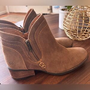 Born booties suede tan Size 8 never worn (do not have box)